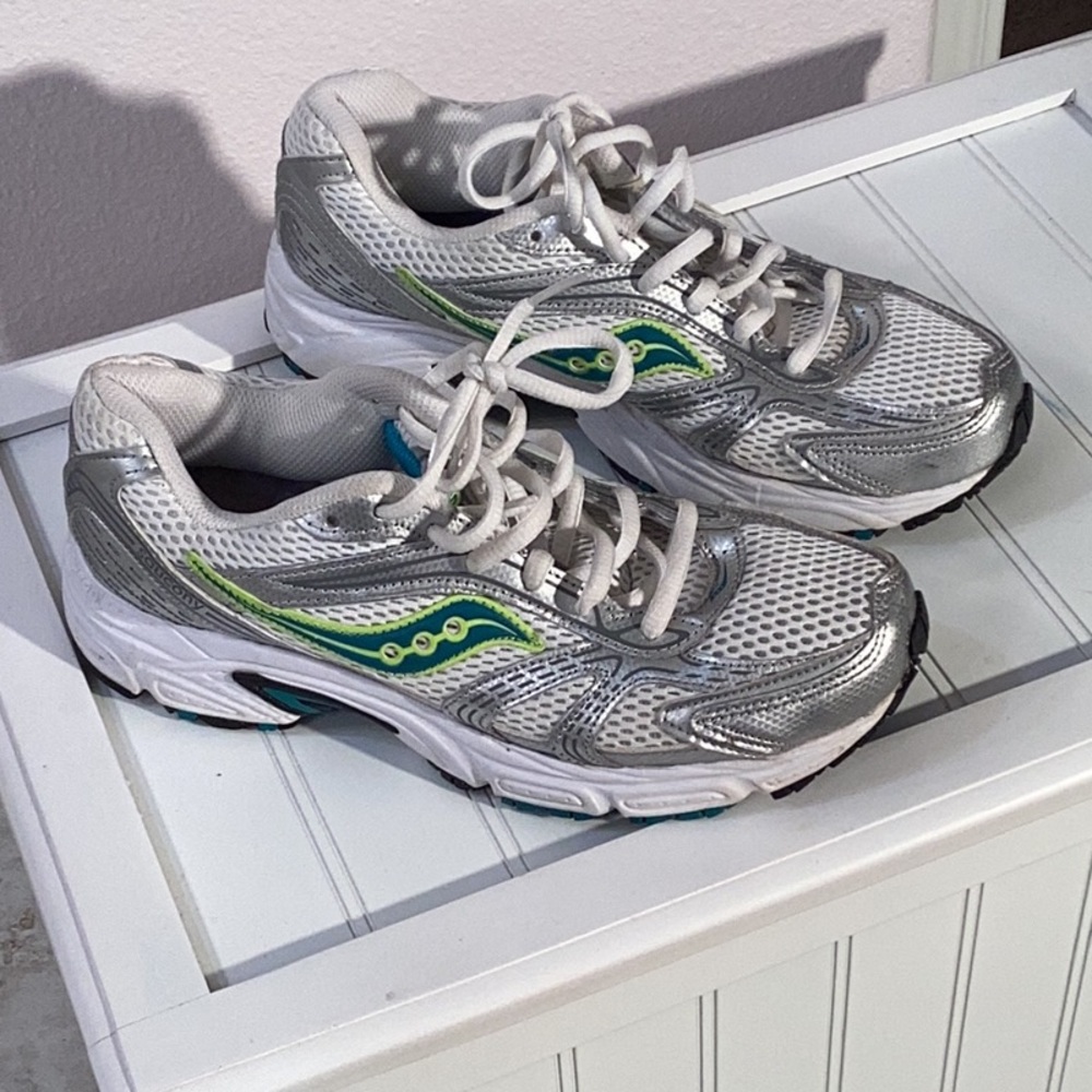 Saucony Oasis Women’s Sneakers